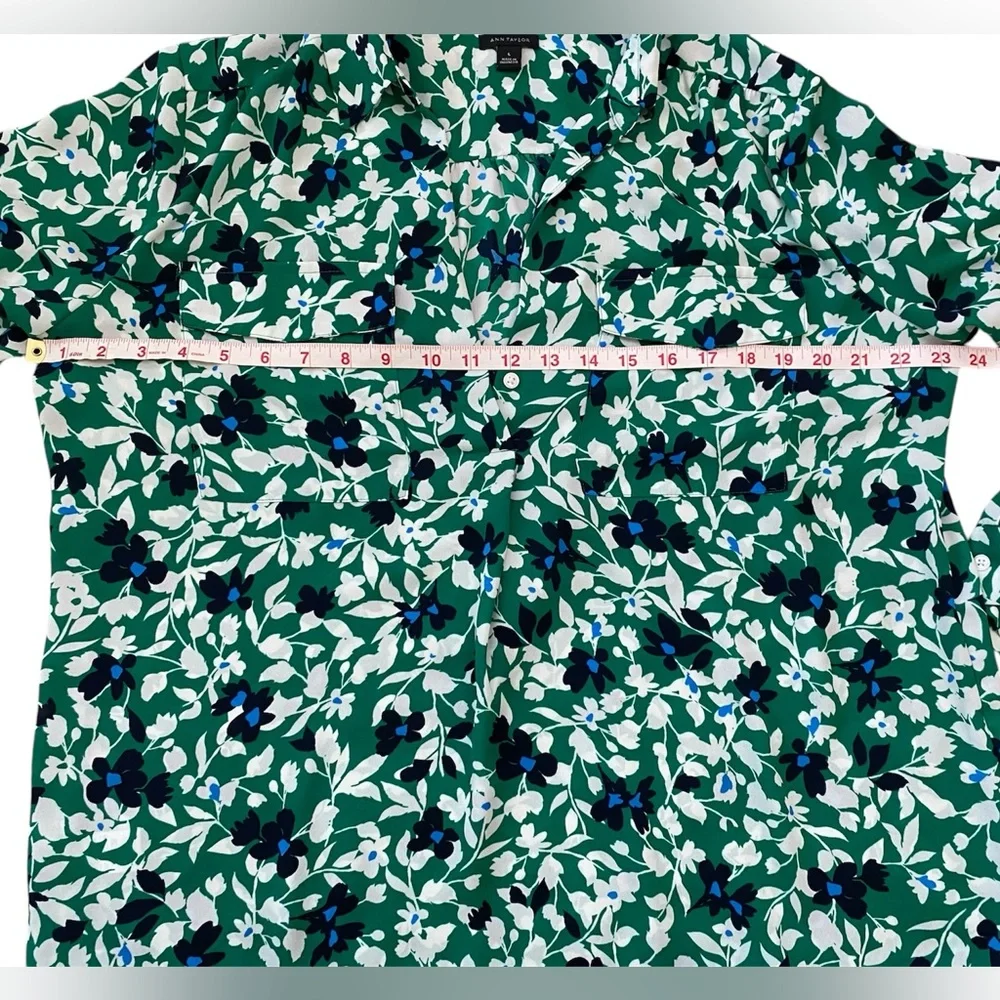 Ann Taylor Green Floral Collared V-Neck Long Sleeve Camp Blouse - Picture 5 of 10